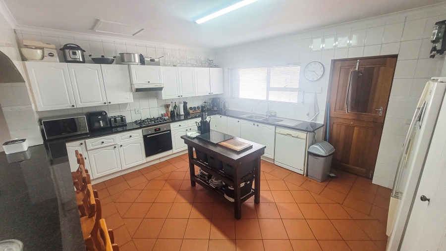 6 Bedroom Property for Sale in St Francis Bay Village Eastern Cape